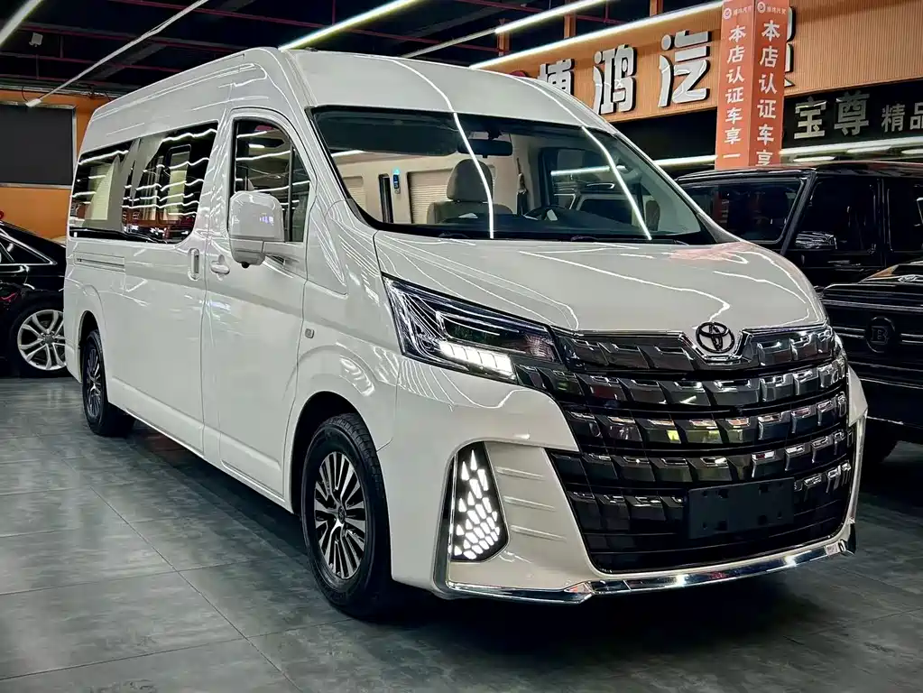 Toyota HiAce 2021 3.5L AT
