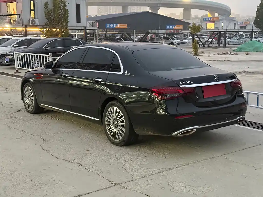 Mercedes-Benz E-Class — миниатюра 7