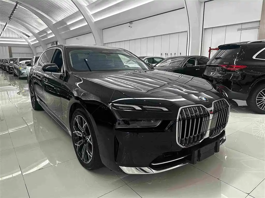 BMW 7 Series — миниатюра 3