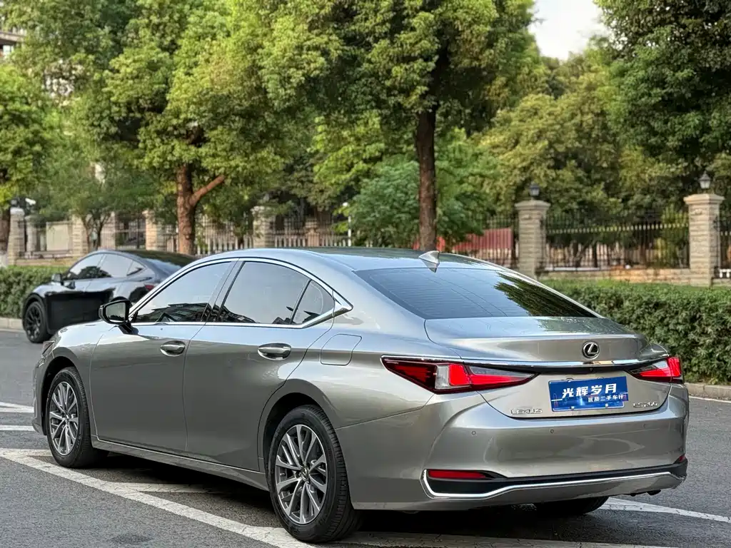 Lexus ES — миниатюра 21
