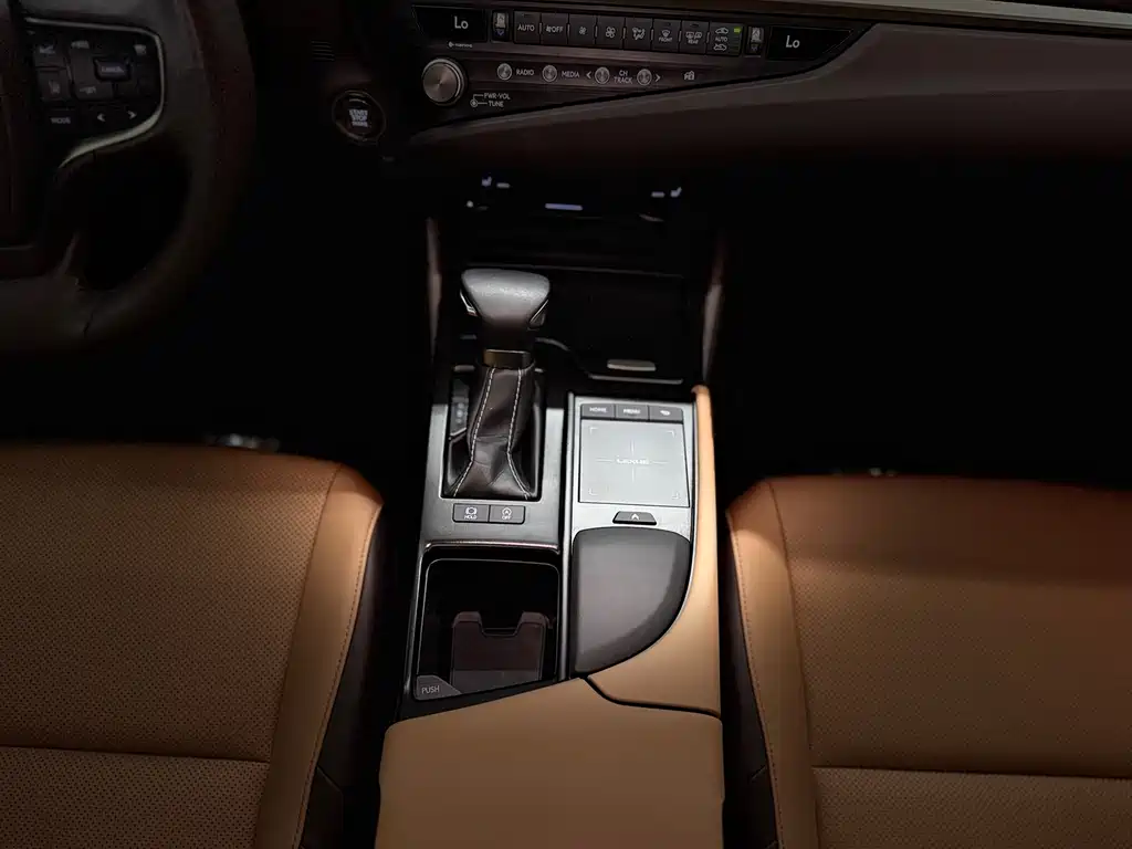Lexus ES — миниатюра 9