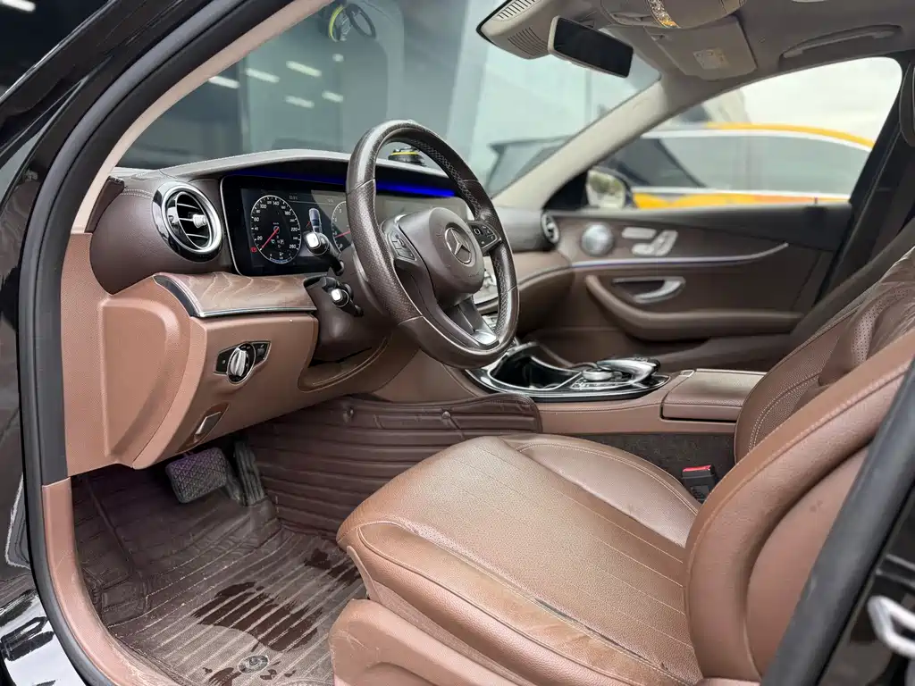 Mercedes-Benz E-Class — миниатюра 7