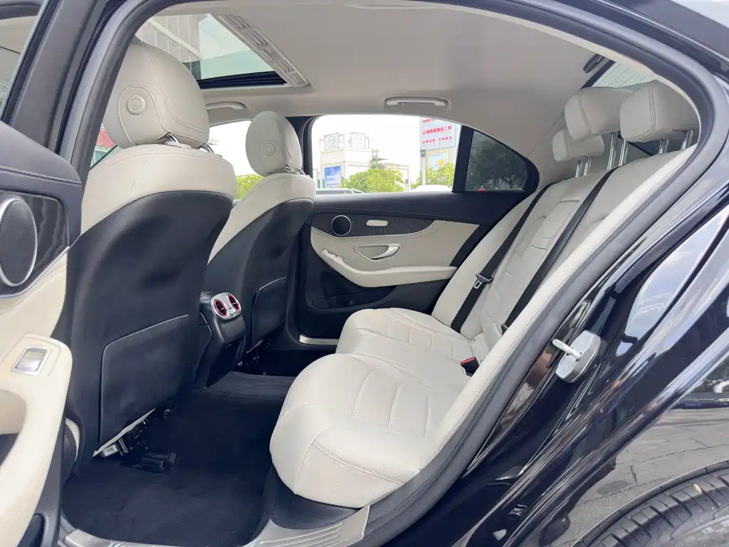 Mercedes-Benz C-Class — миниатюра 11