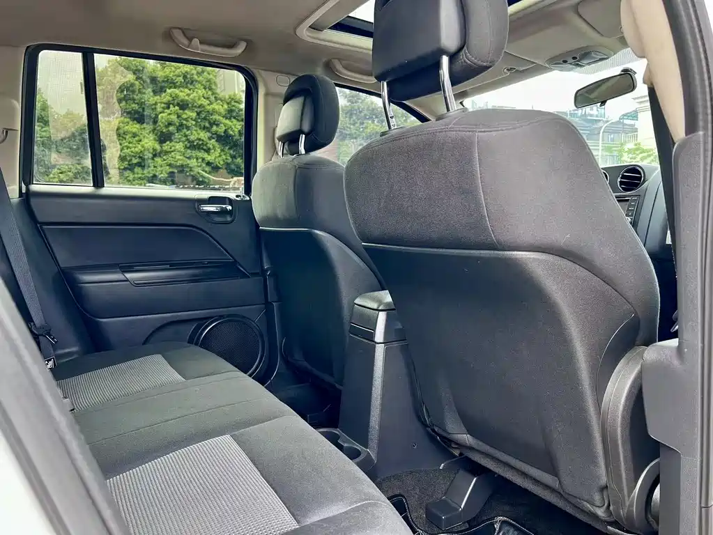 Jeep Compass (Import) — миниатюра 14