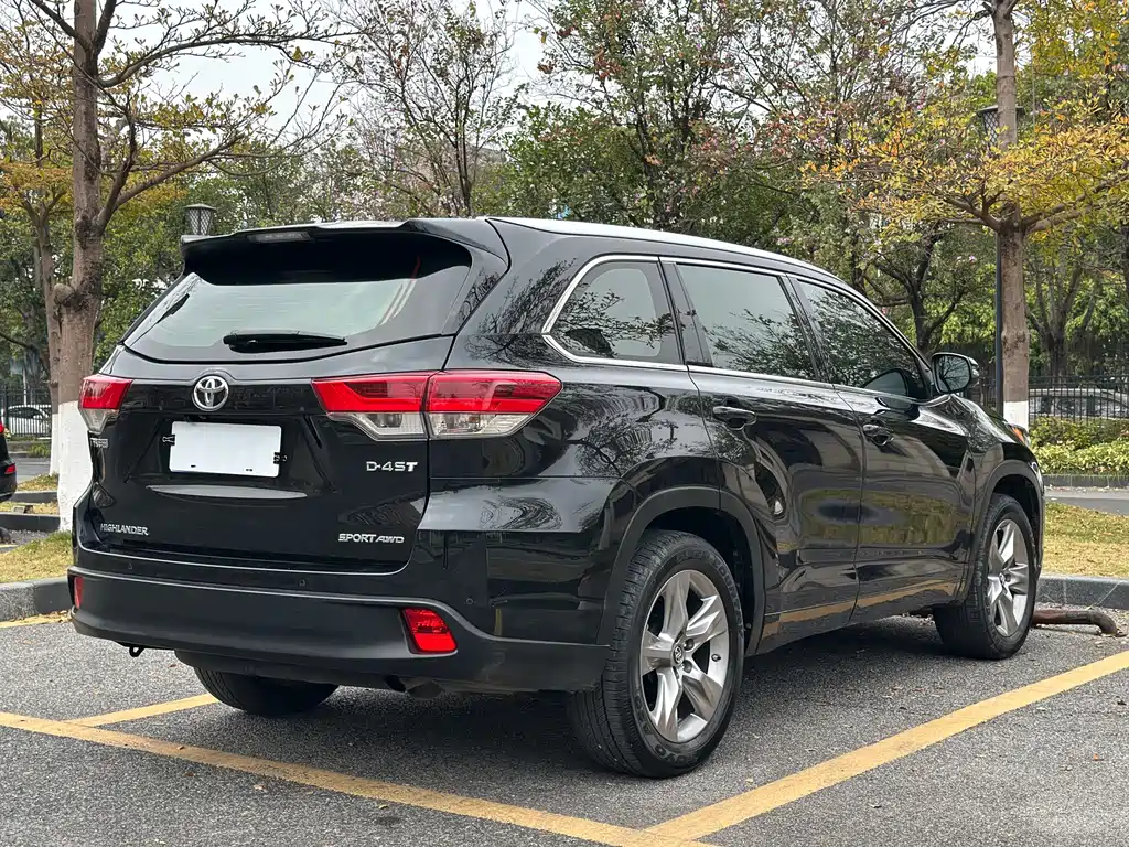TOYOTA HIGHLANDER
