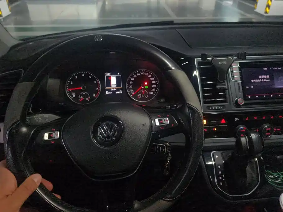 Volkswagen Multivan — миниатюра 12