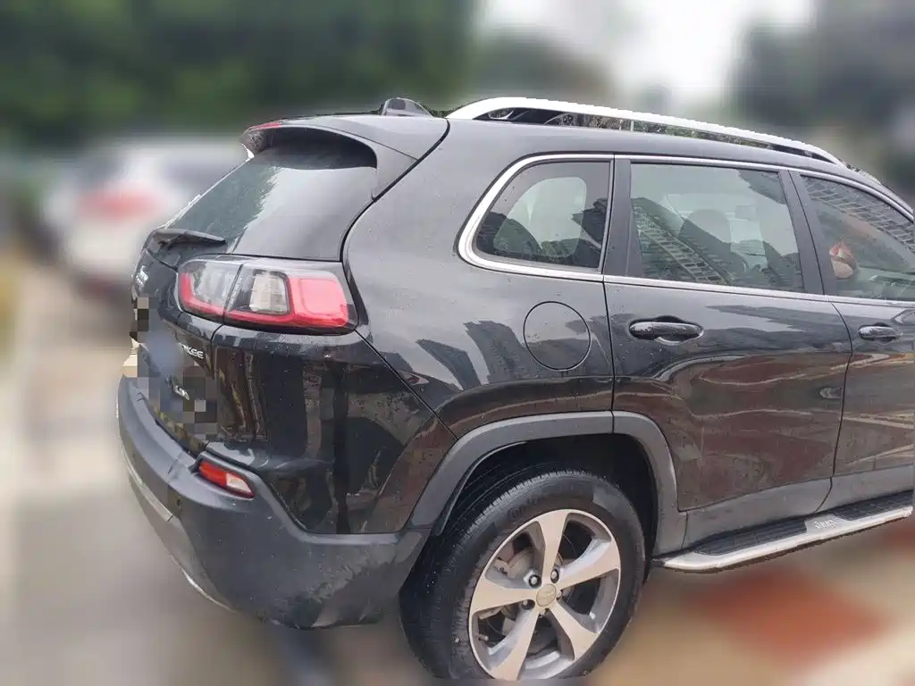 Jeep Cherokee — миниатюра 5