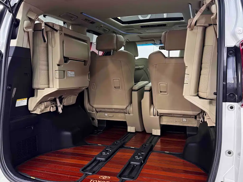 Toyota Alphard — миниатюра 25