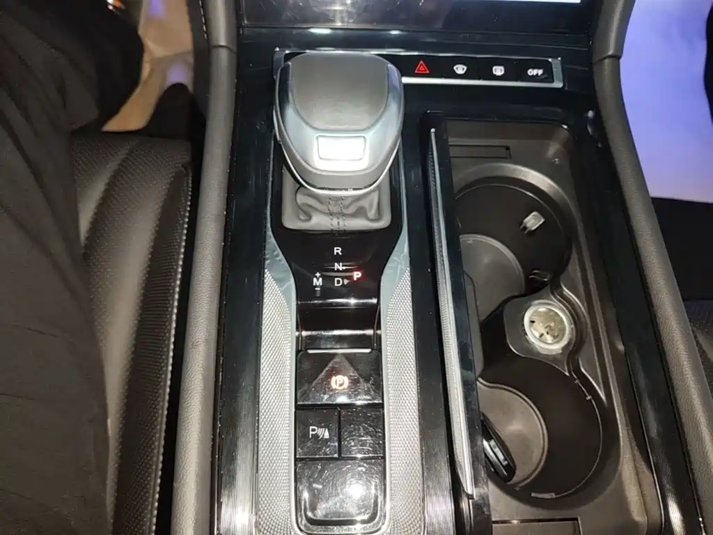Hongqi Hongqi H5 — миниатюра 14