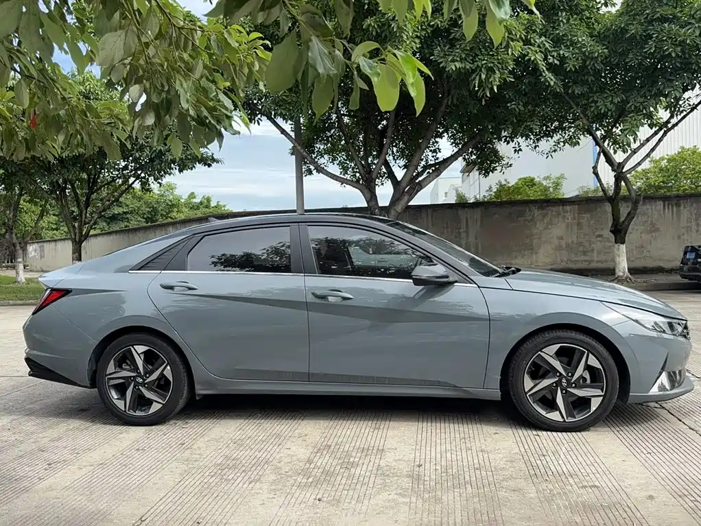 Hyundai Elantra — миниатюра 11