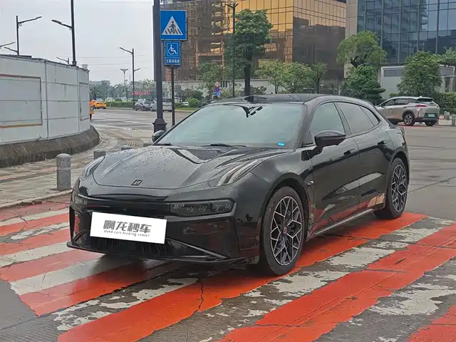 Zeekr 001