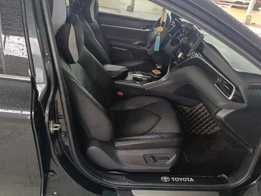 Toyota Camry — миниатюра 8