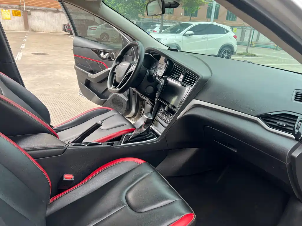 Venucia D60 1.6L XV CVT Connected Luxury Edition, фото 8