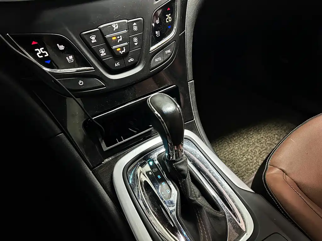 Buick Regal — миниатюра 12