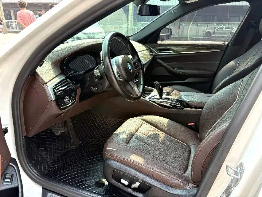 BMW 5 Series — миниатюра 6