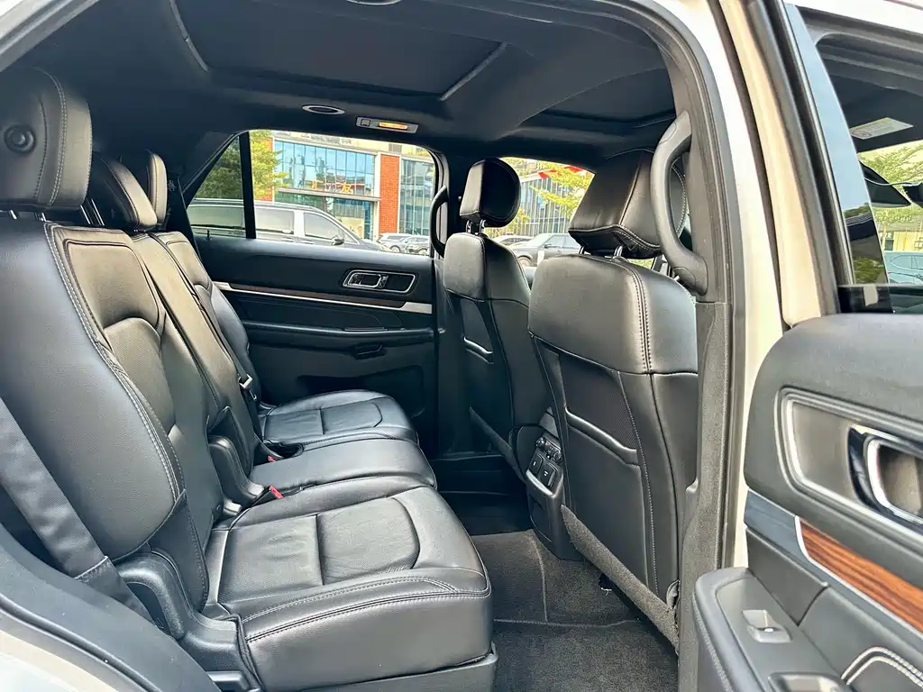 Ford Explorer (Import) — миниатюра 18