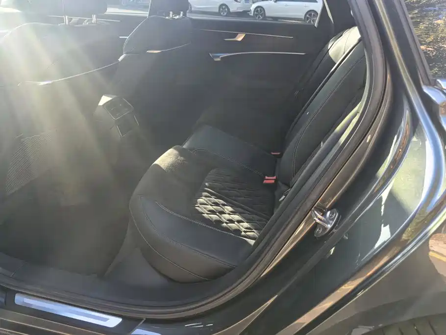 Audi A6L — миниатюра 11