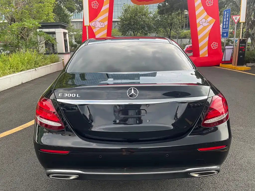 Mercedes-Benz E-Class — миниатюра 6