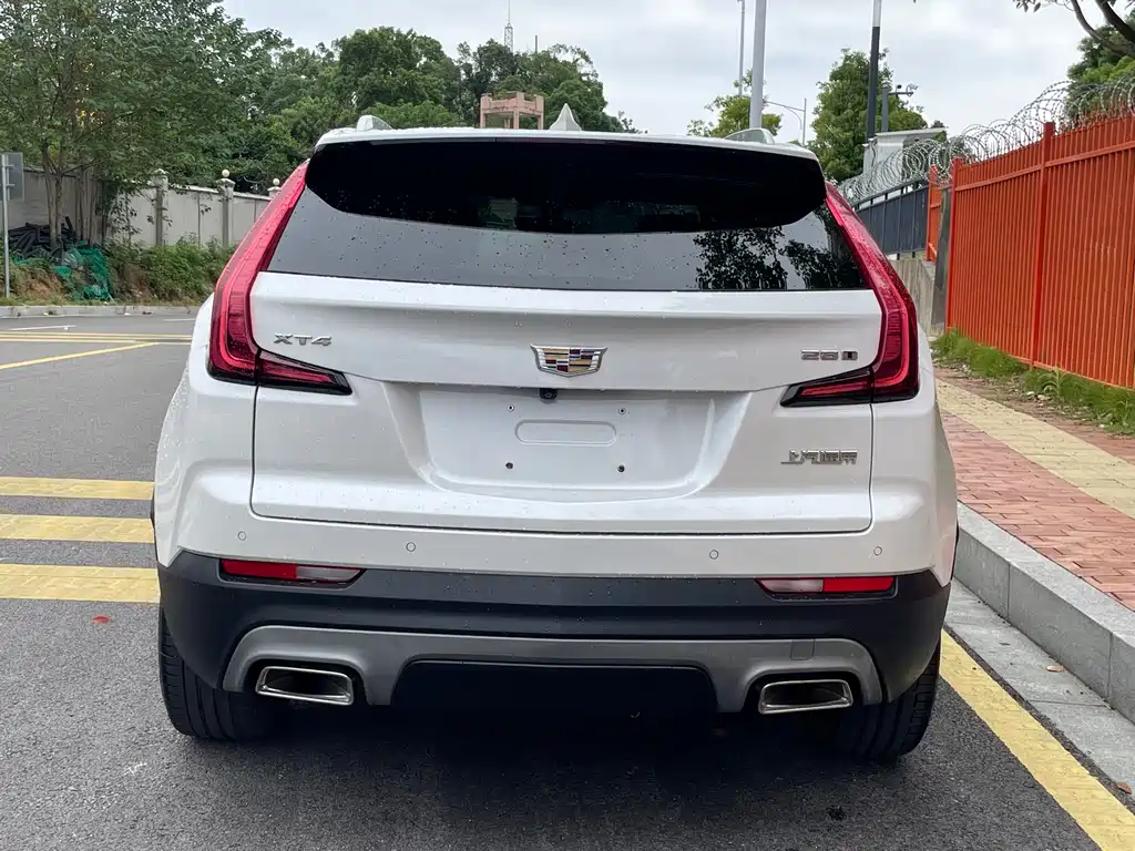 CADILLAC XT4