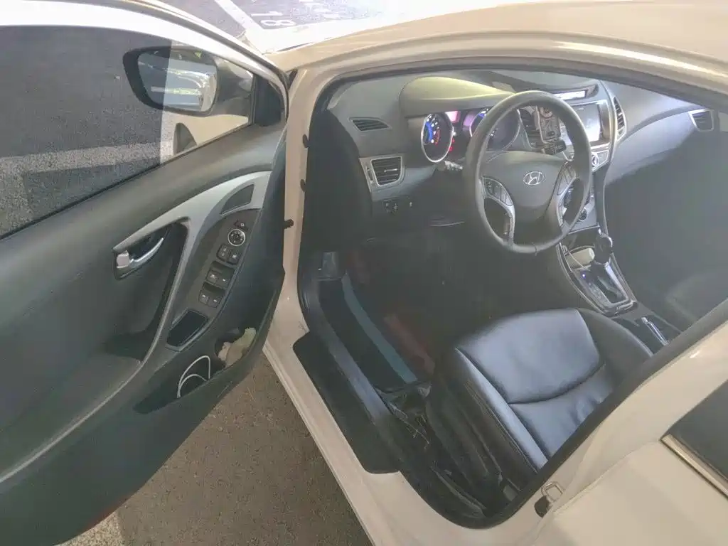 Hyundai Elantra Langdong — миниатюра 12