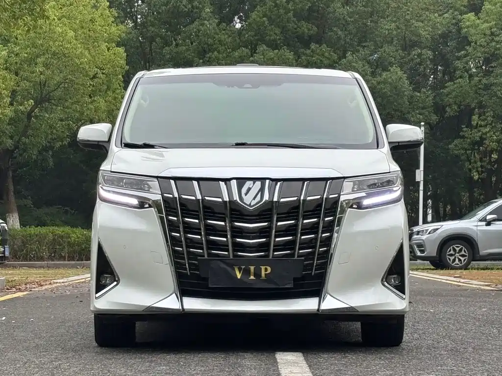 Toyota Alphard — миниатюра 2