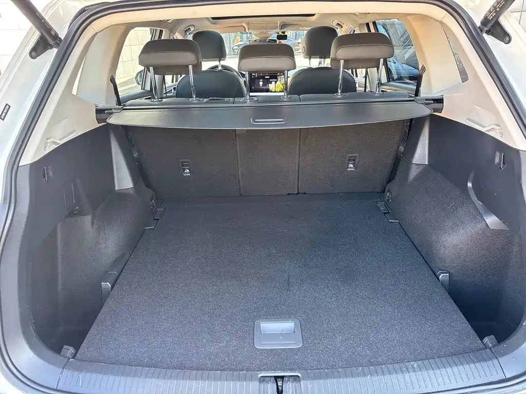 Volkswagen Tiguan L — миниатюра 18