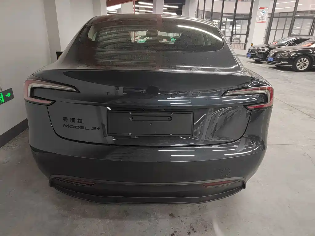 Tesla Model 3 — миниатюра 16