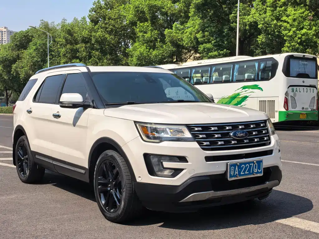 Ford Explorer (Import) — миниатюра 3