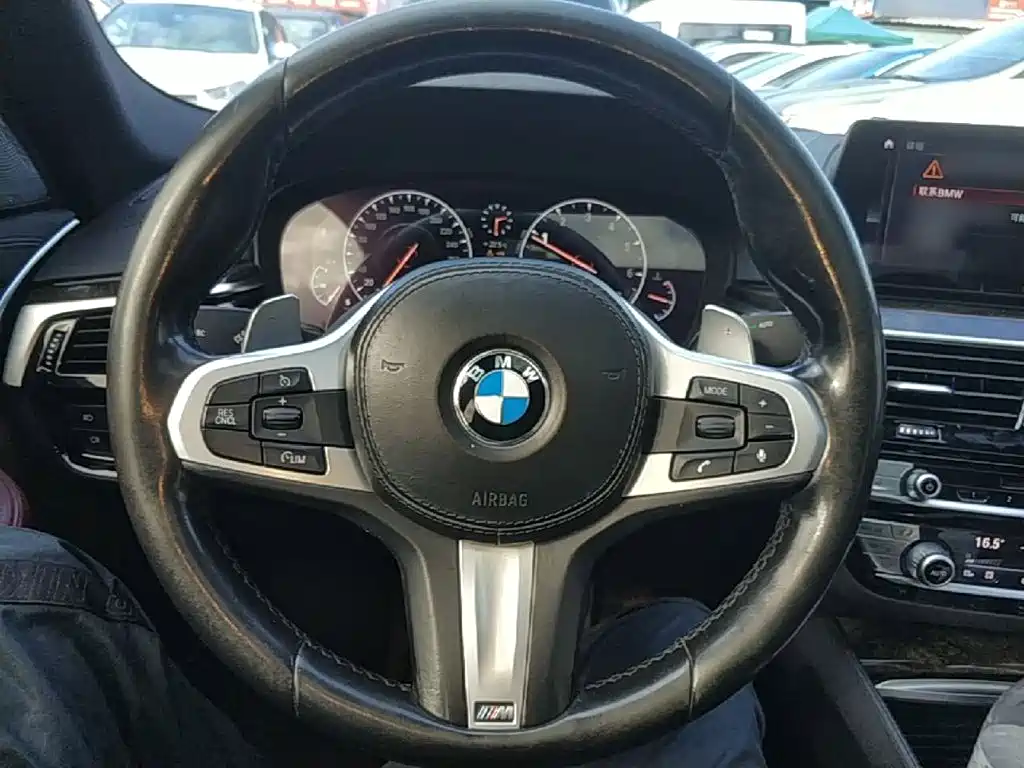 BMW 5 Series — миниатюра 11
