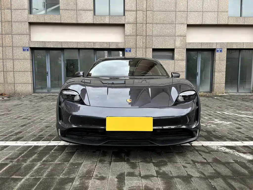 Porsche Taycan — миниатюра 3
