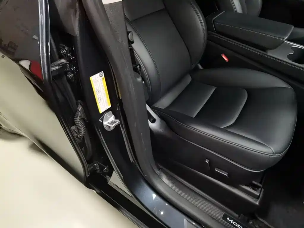 Tesla Model Y — миниатюра 25