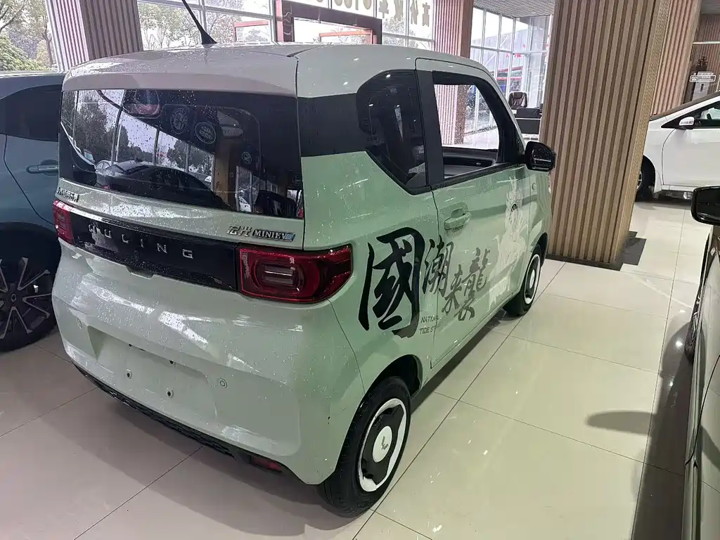 Wuling MINIEV — миниатюра 4