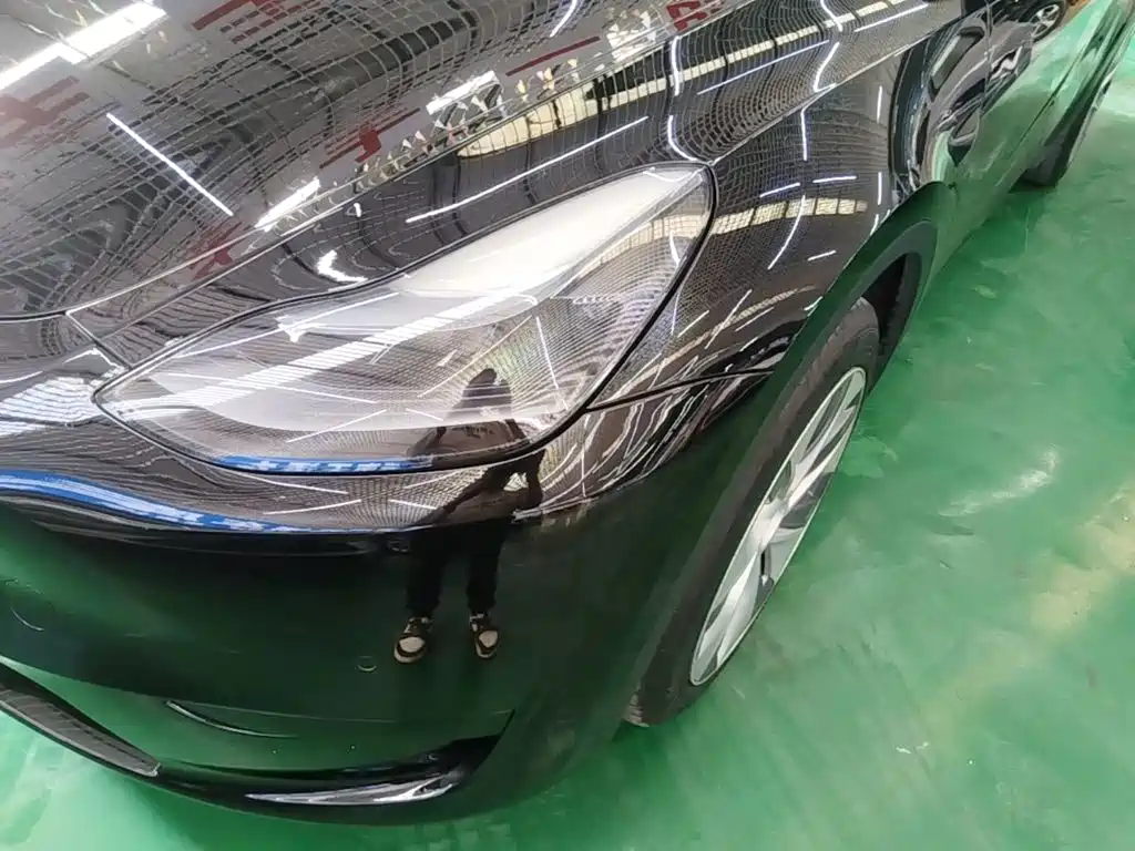 Tesla Model Y — миниатюра 24