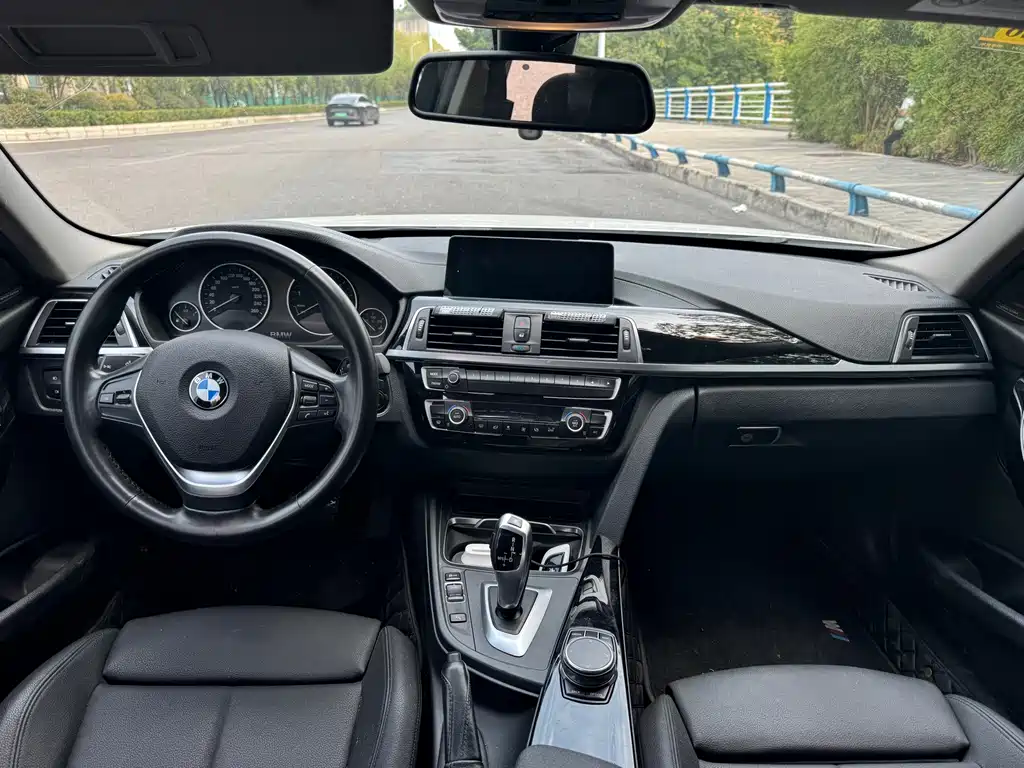 BMW 3 Series — миниатюра 6