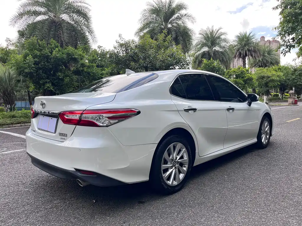 Toyota Camry — миниатюра 4
