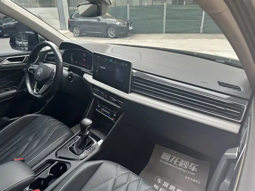 Volkswagen Tiguan L L 2023 330TSI AT R-Line