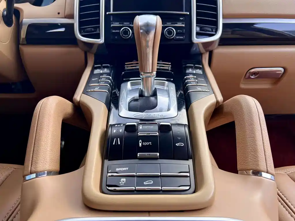 Porsche Cayenne — миниатюра 14