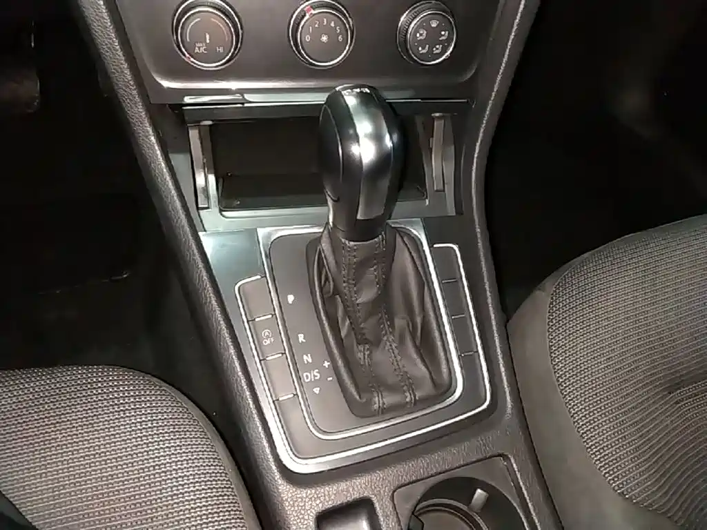 Volkswagen Golf — миниатюра 14