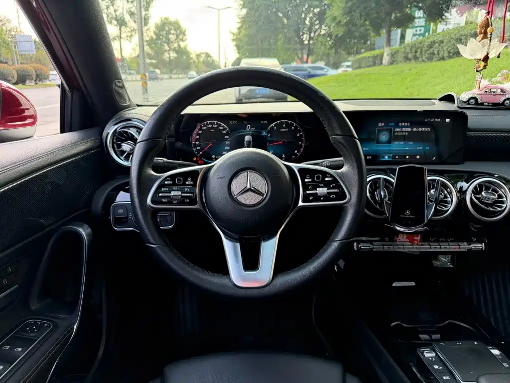 Mercedes-Benz A-Class 2022 — фото 14