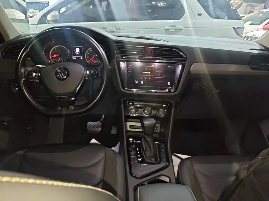 Volkswagen Tiguan L — миниатюра 10