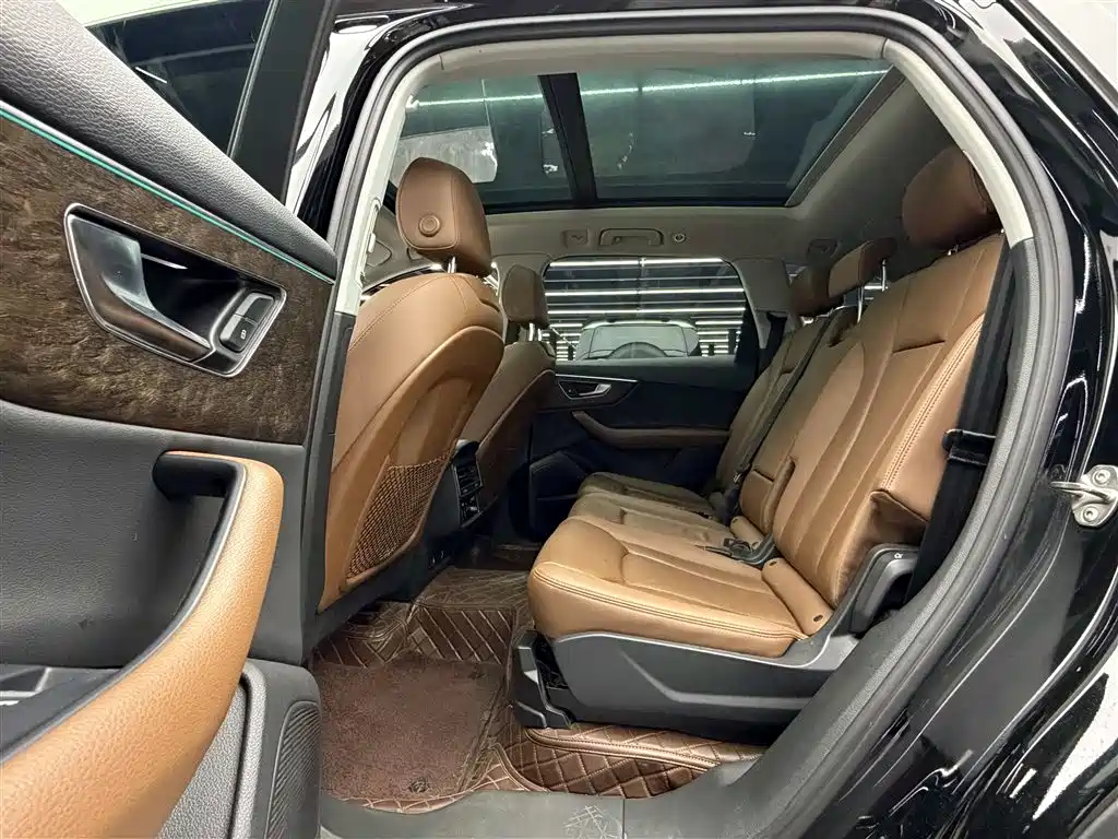 Audi Q7 — миниатюра 9