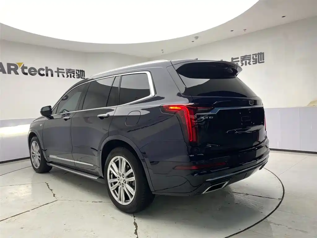CADILLAC XT6