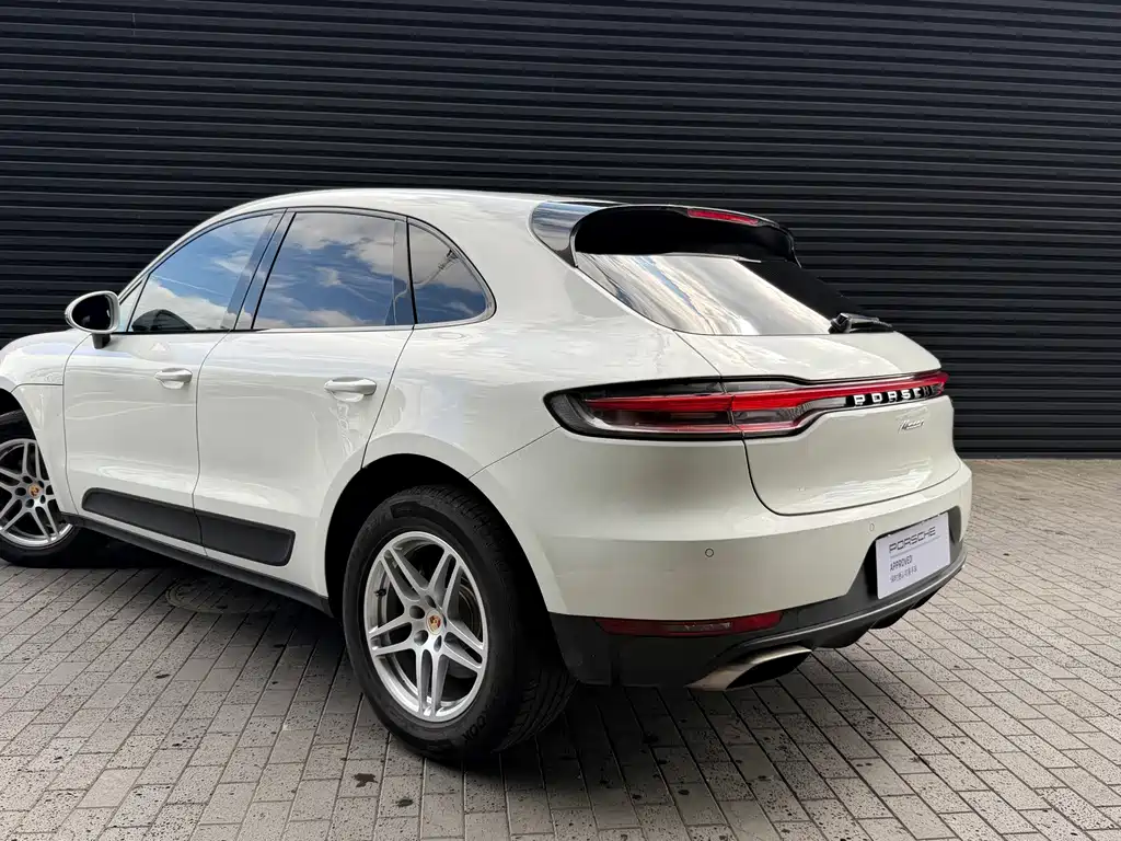 Porsche Macan — миниатюра 7