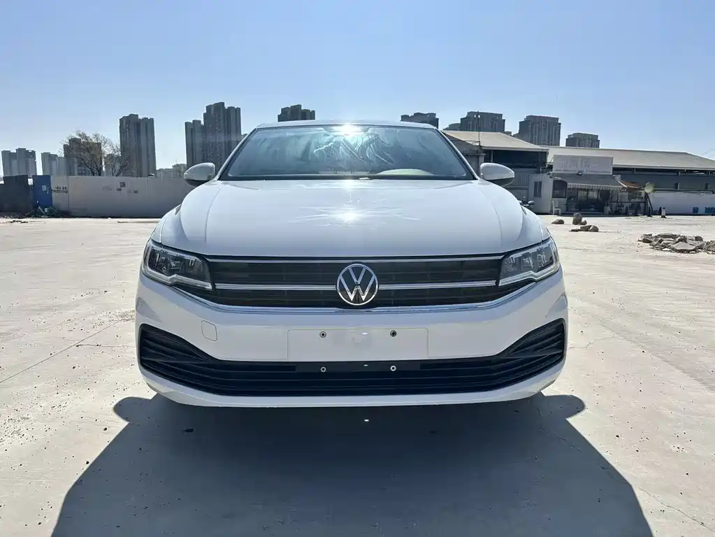 VOLKSWAGEN BORA
