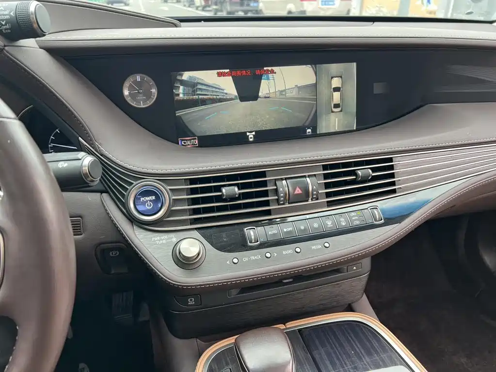 Lexus LS — миниатюра 6