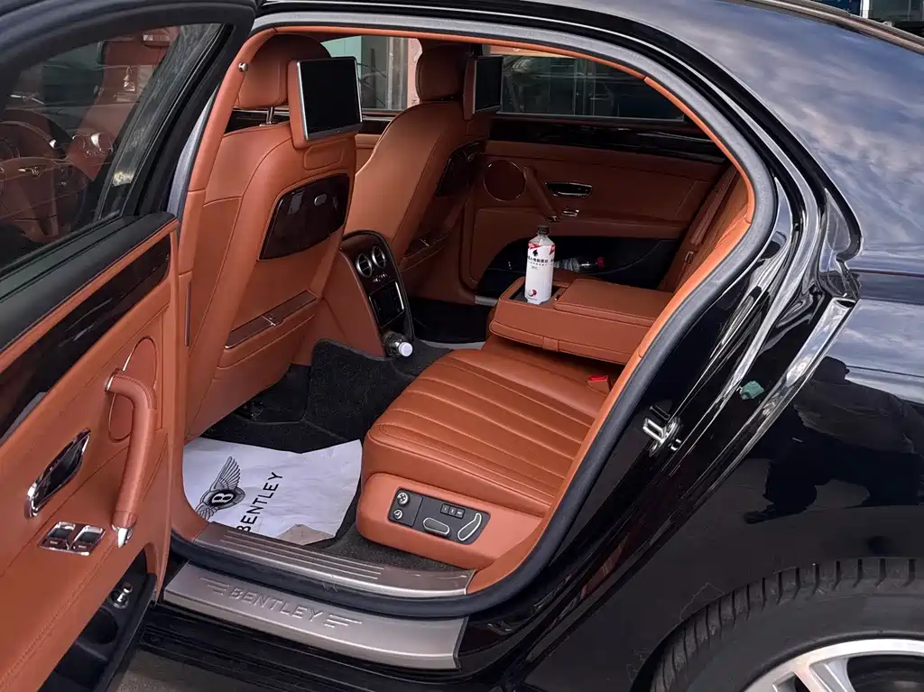 Bentley Flying Spur — миниатюра 8