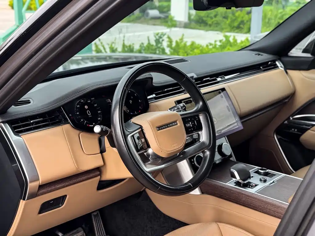 Land Rover Range Rover 2023 3.0 L6 400PS мест Long Wheelbase