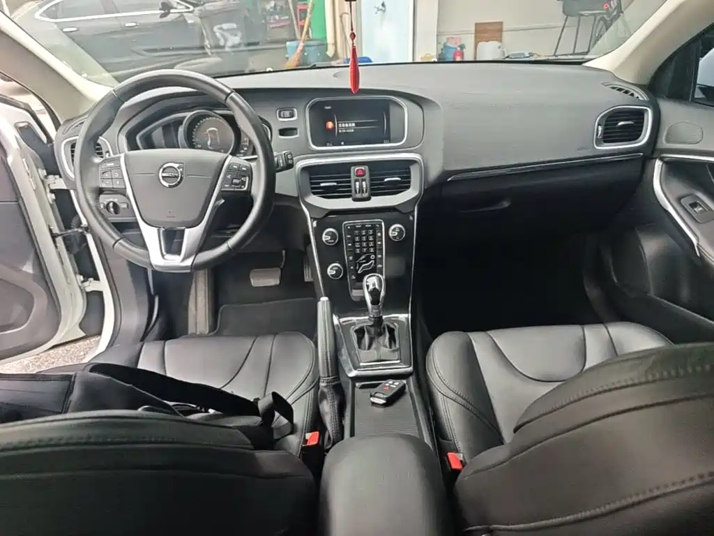 Volvo V40 — миниатюра 10