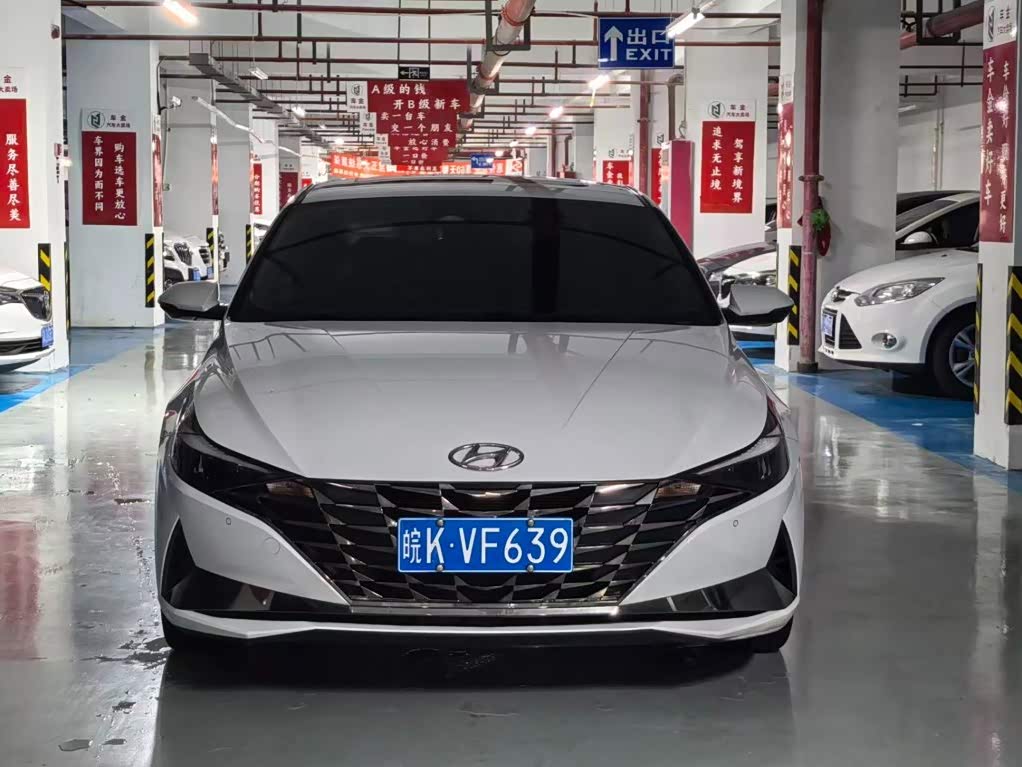Hyundai Elantra 1.5 л 2022 г. Белый, пробег 31000 км