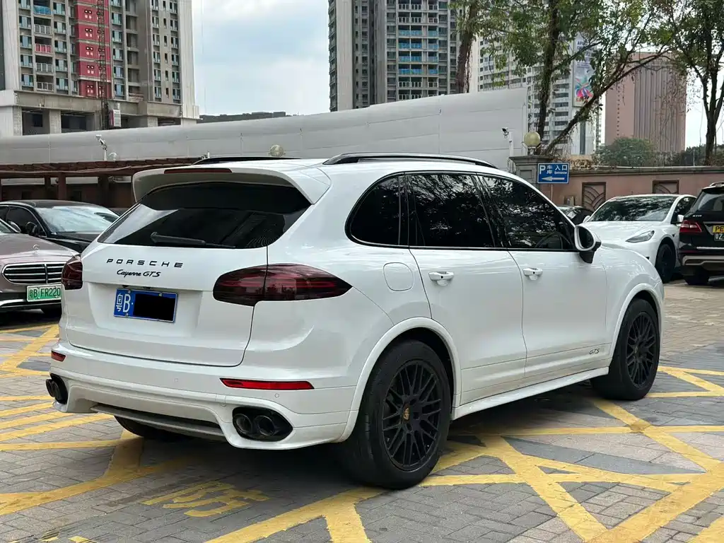 Porsche Cayenne — миниатюра 11